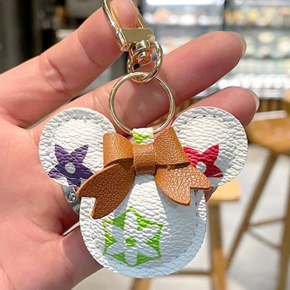 Minnie Keychain Leather Luxury with Pom Pom Color WHITE - Picture 7 of 7